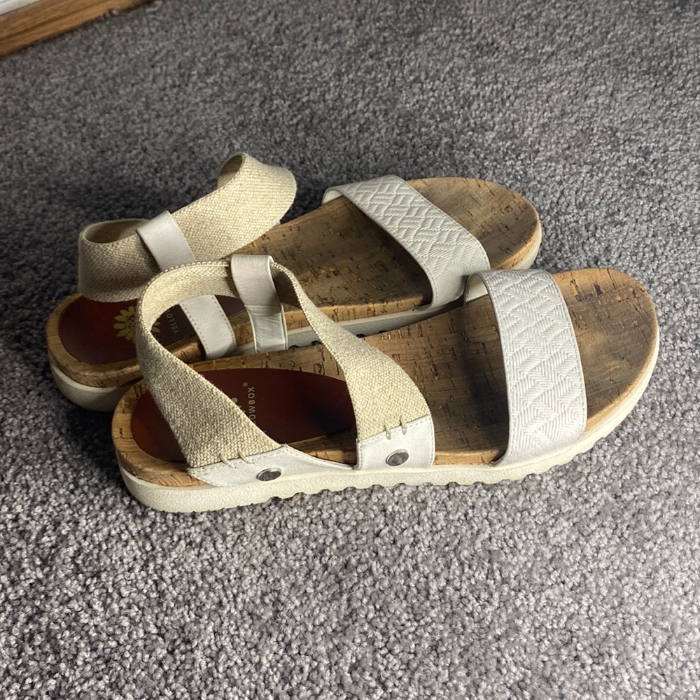 Yellowbox women’s size 9 sandals